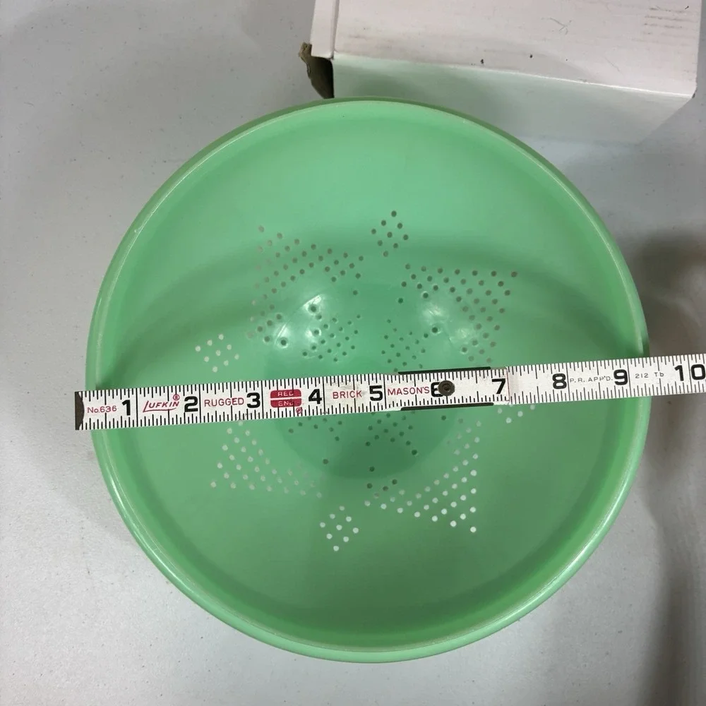Tupperware Colander Food Strainer Bowl Jadeite Green 339-3Footed. Vintage Faded